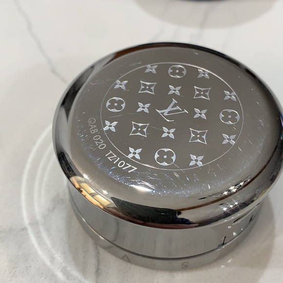 Louis Vuitton Horizon Ear Buds - Picture 8 of 11